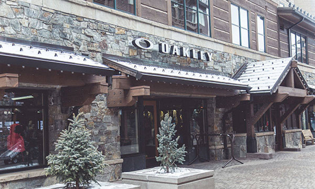 Oakley mid valley outlet